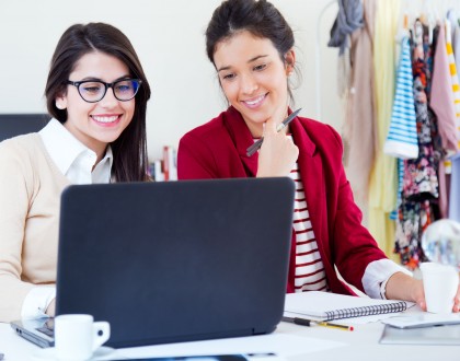 young-businesswomen-working-laptop_optimized_2000-420x330